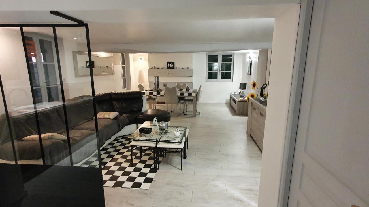 Grande maison avec jardin, animaux,au calme Yviers Extérieur photo