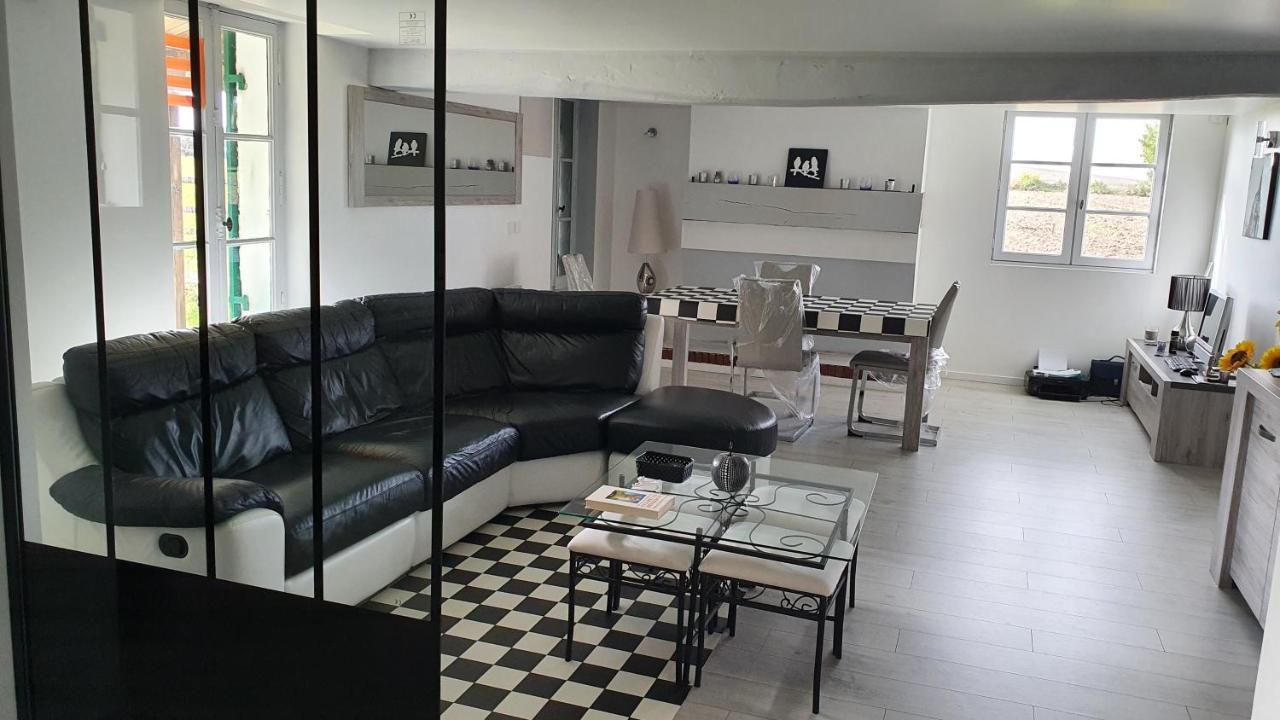 Grande maison avec jardin, animaux,au calme Yviers Extérieur photo