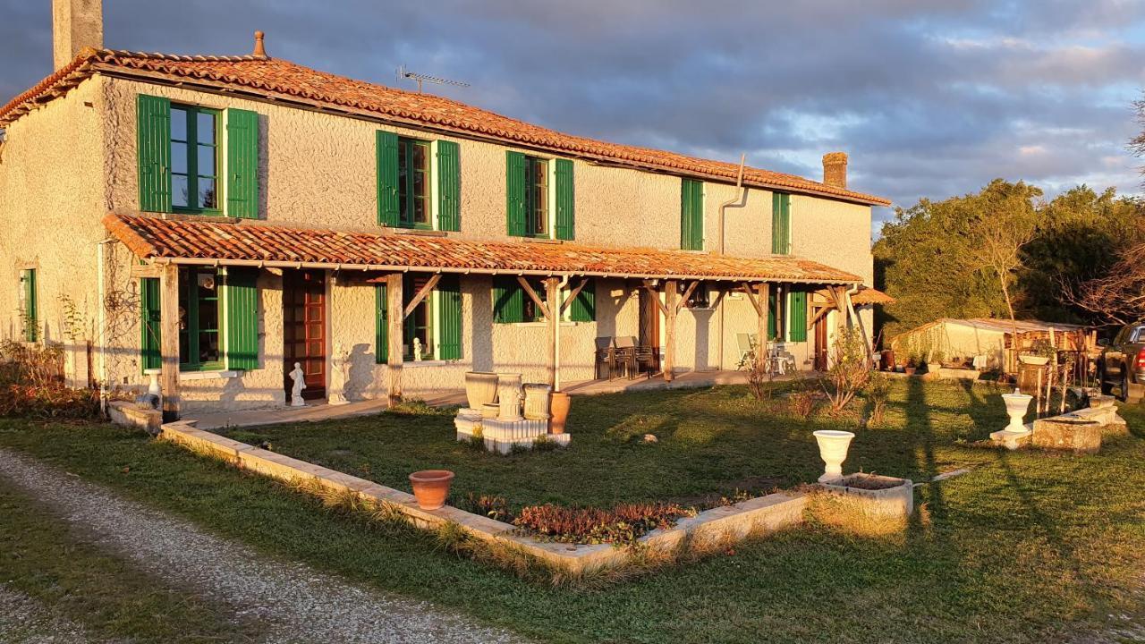 Grande maison avec jardin, animaux,au calme Yviers Extérieur photo