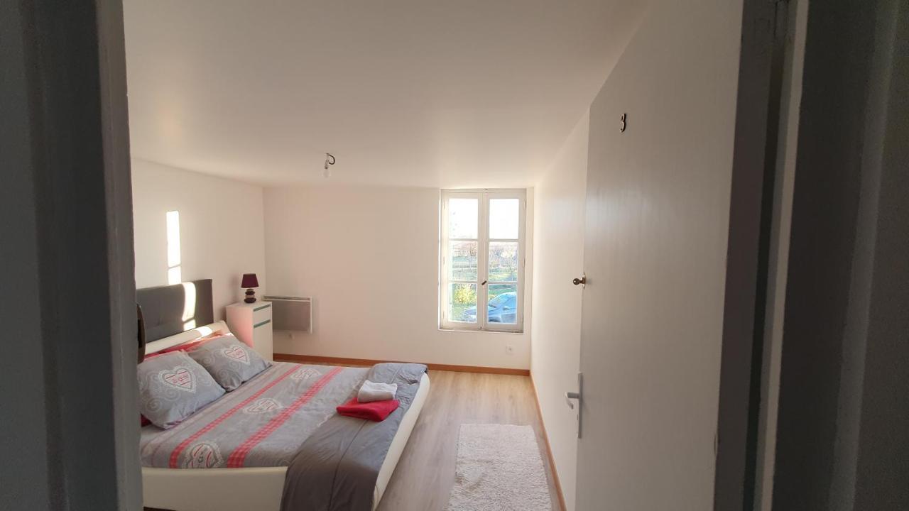Grande maison avec jardin, animaux,au calme Yviers Extérieur photo