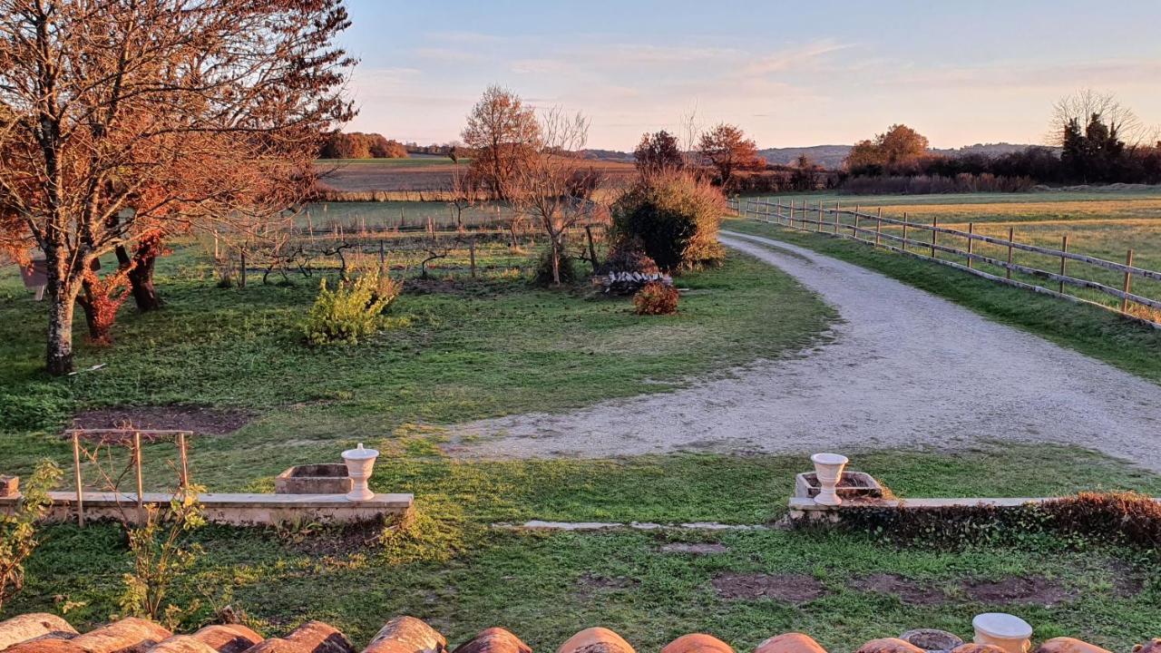 Grande maison avec jardin, animaux,au calme Yviers Extérieur photo