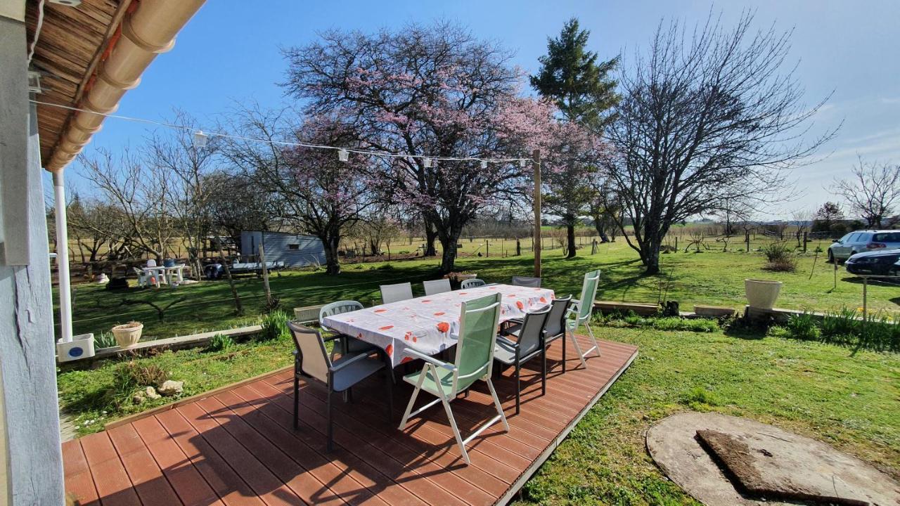 Grande maison avec jardin, animaux,au calme Yviers Extérieur photo