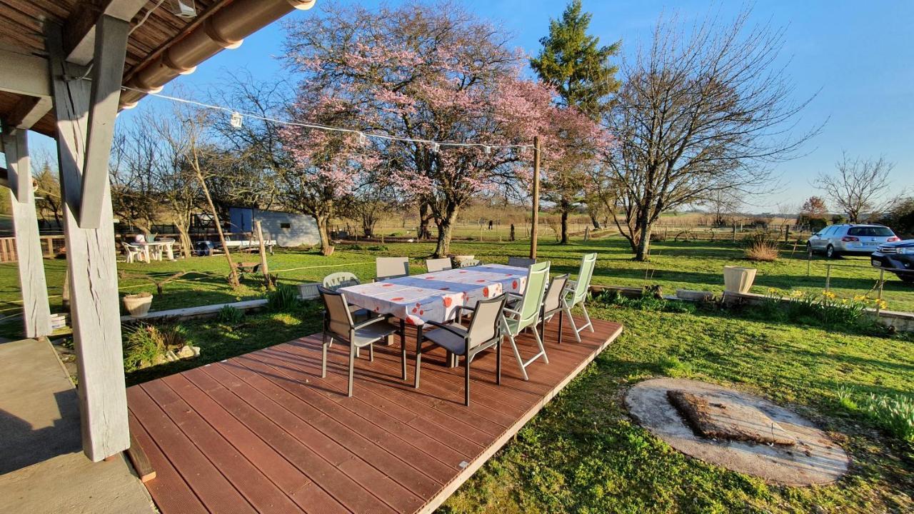 Grande maison avec jardin, animaux,au calme Yviers Extérieur photo
