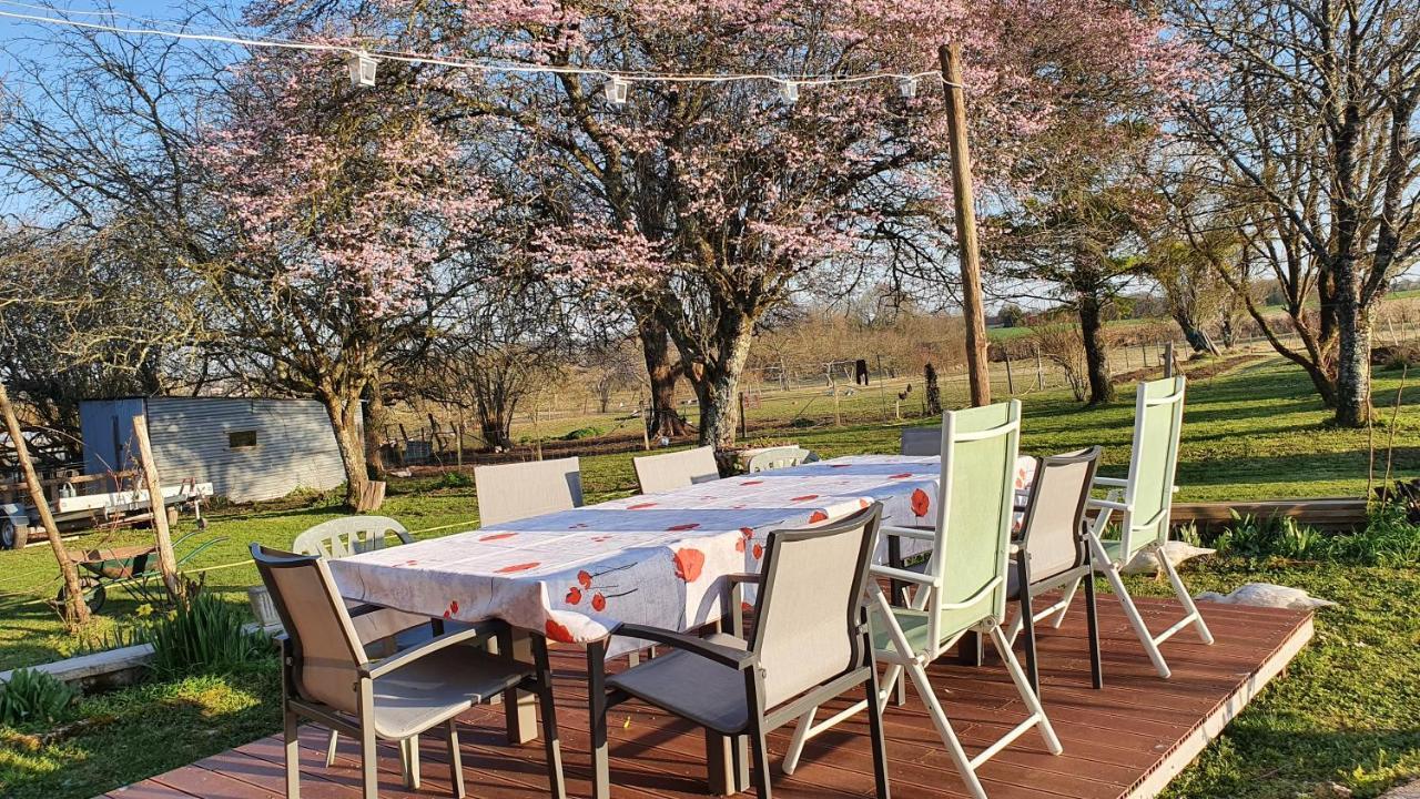 Grande maison avec jardin, animaux,au calme Yviers Extérieur photo