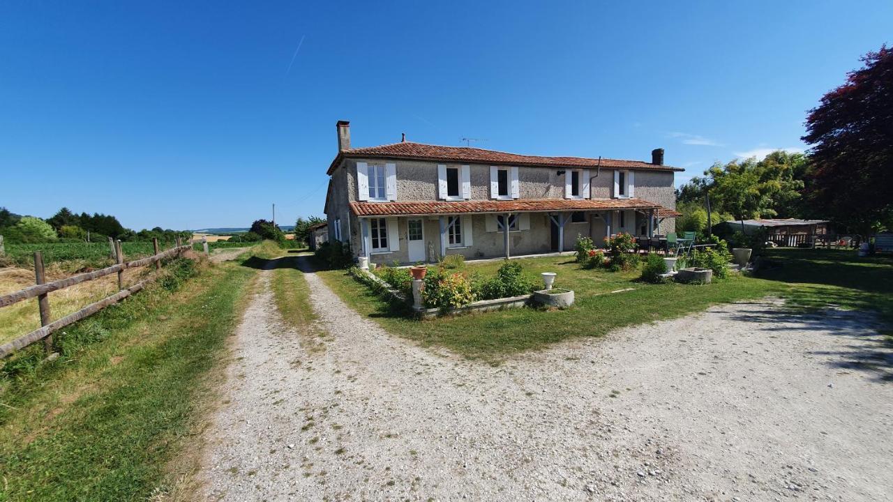 Grande maison avec jardin, animaux,au calme Yviers Extérieur photo